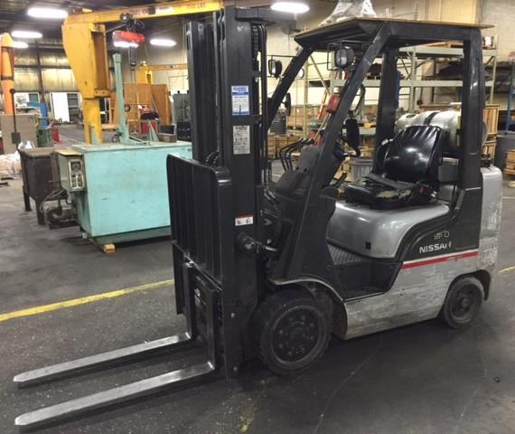 5,000 LB Nissan MCPL02A25LV LP Forklift.jpg